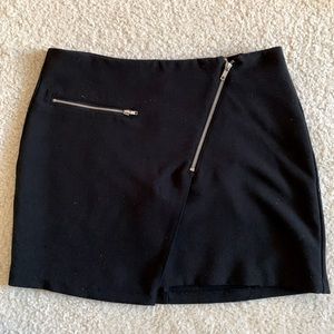 H&M Black Zippered Mini Skirt - Size 10